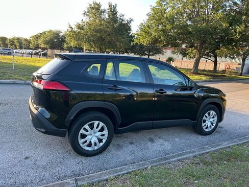 Used 2024 Toyota Corolla Cross L image 5