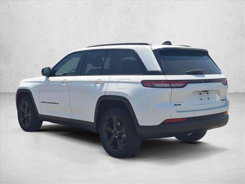 Used 2023 Jeep Grand Cherokee Limited w/ Black Appearance Package AWD/4WD image 7