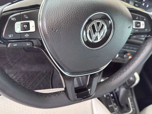 Used 2020 Volkswagen Tiguan SEL image 20