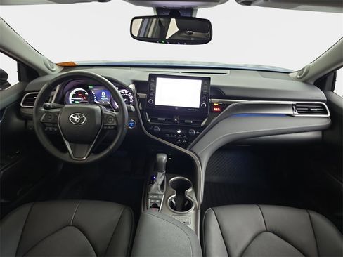 Used 2024 Toyota Camry XSE w/ Navigation Package image 13