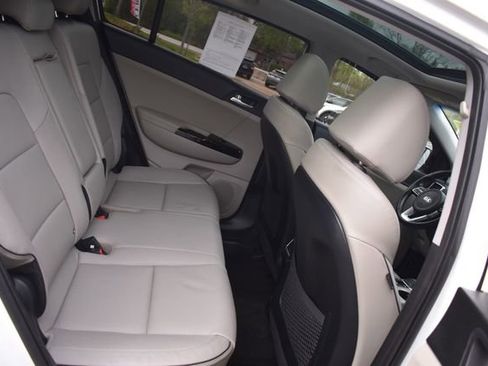 Certified 2022 Kia Sportage EX w/ EX Technology Package AWD/4WD image 17