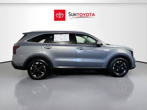 Used 2024 Kia Sorento S FWD image 2