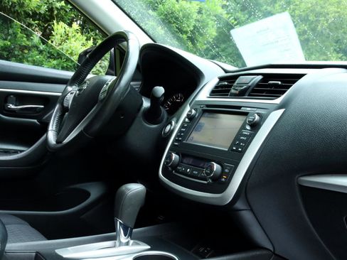Used 2016 Nissan Altima 2.5 SV image 16