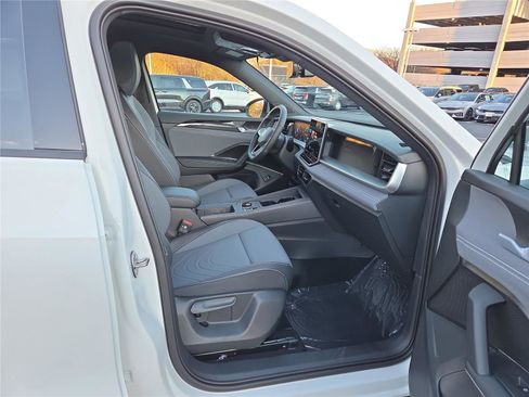 New 2026 Volkswagen Tiguan SE R-Line image 29