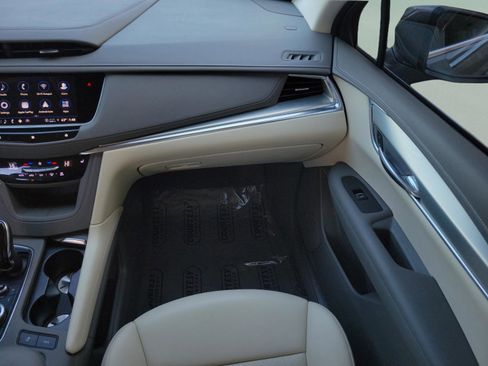 Used 2021 Cadillac XT5 Premium Luxury image 12