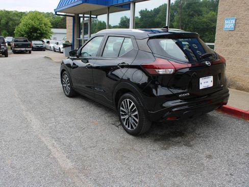 Used 2022 Nissan Kicks SV FWD image 4