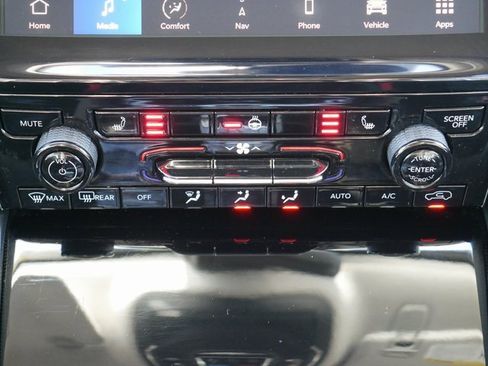 Used 2023 Jeep Grand Cherokee Limited image 20