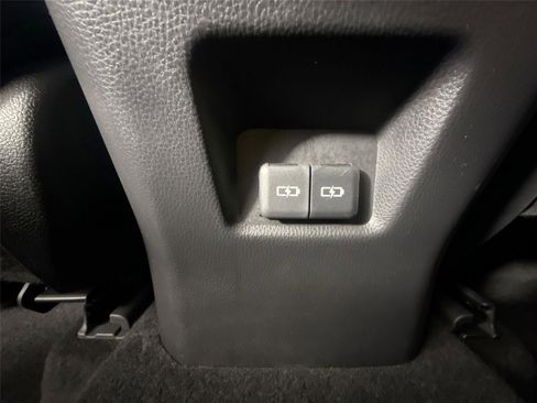 Used 2022 Toyota RAV4 XLE image 35