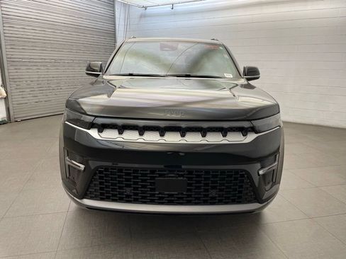 New 2026 Jeep Grand Wagoneer 2WD image 9