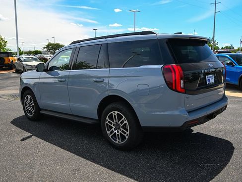 Used 2025 Ford Expedition Active AWD/4WD image 7