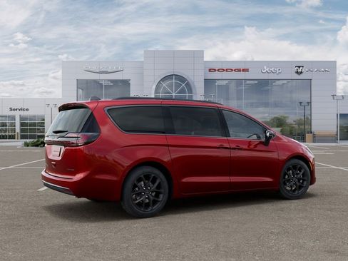 New 2027 Chrysler Pacifica Limited w/ S Appearance Package FWD image 4
