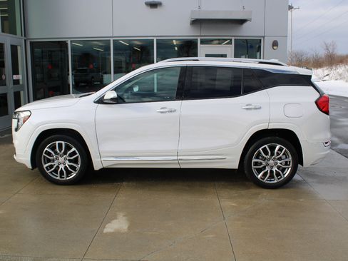 Used 2023 GMC Terrain Denali image 4