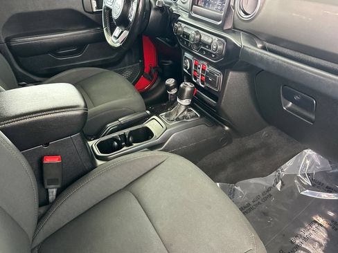 Used 2020 Jeep Wrangler Unlimited Sahara AWD/4WD image 17