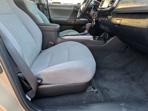 Used 2020 Toyota Tacoma SR5 RWD image 20