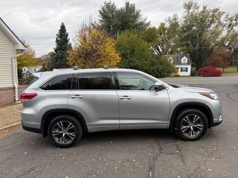 Used 2017 Toyota Highlander Plus image 8