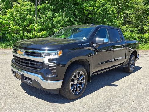 Used 2022 Chevrolet Silverado 1500 LT AWD/4WD image 3