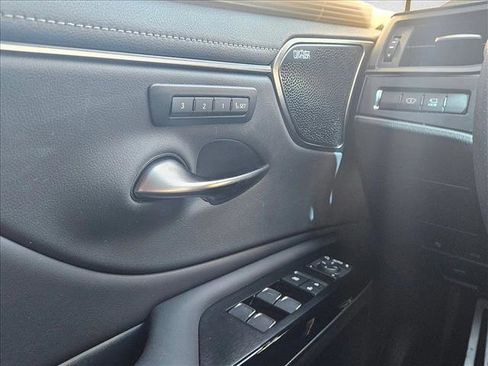 Used 2024 Lexus ES 300h F Sport image 19