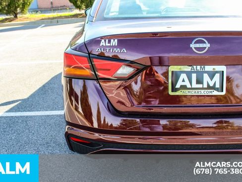 Used 2025 Nissan Altima 2.5 SV FWD image 12