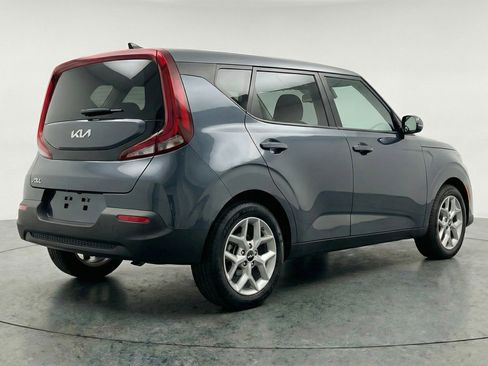 Used 2025 Kia Soul LX w/ LX Technology Package FWD image 9