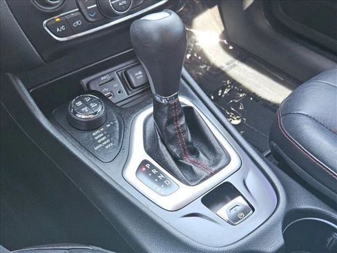 Used 2015 Jeep Cherokee Trailhawk w/ Comfort/Convenience Group image 13