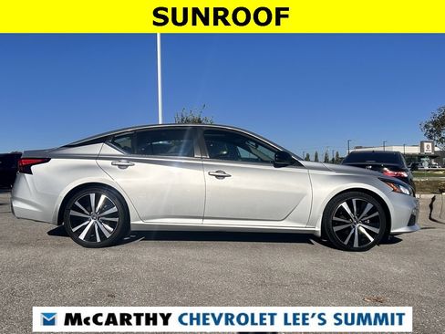 Used 2019 Nissan Altima 2.5 SR w/ SR Premium Package image 16