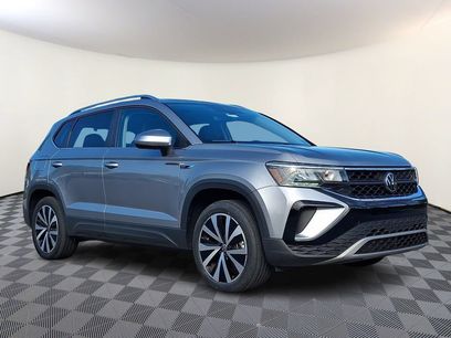 Used 2023 Volkswagen Taos SE w/ Panoramic Sunroof Package