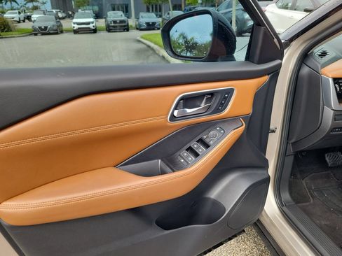 Used 2025 Nissan Rogue Platinum FWD image 19