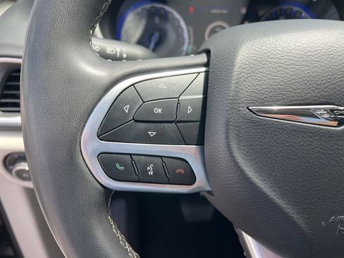 Used 2023 Chrysler Pacifica Touring-L FWD image 31