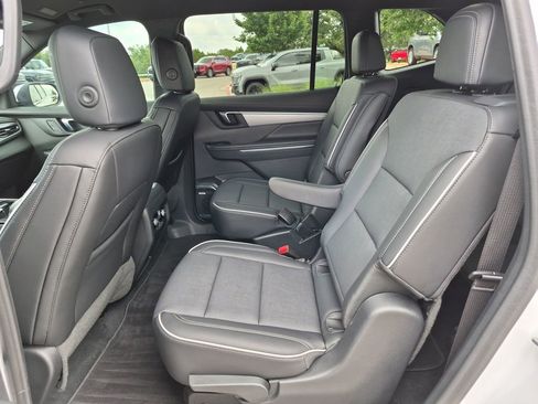 Used 2025 Buick Enclave Preferred w/ Super Cruise Package FWD image 33