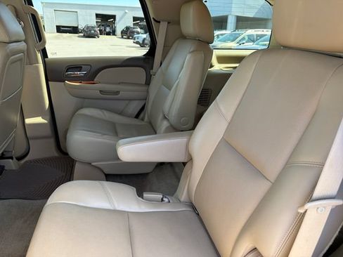 Used 2013 GMC Yukon SLT w/ SLT-2 Equipment Package RWD image 20