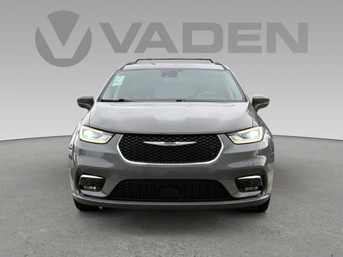 Used 2022 Chrysler Pacifica Touring-L image 25