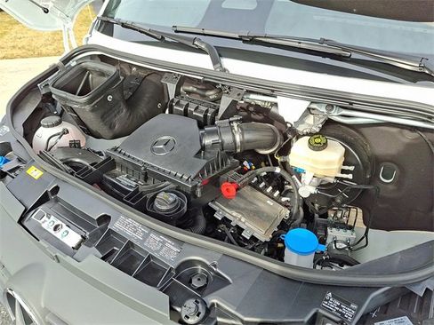 Used 2025 Mercedes-Benz Sprinter 2500 image 28