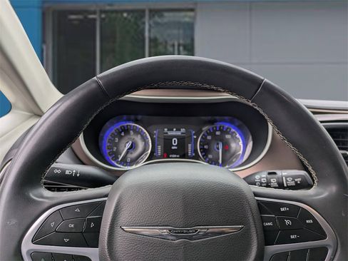 Used 2022 Chrysler Voyager LX image 29