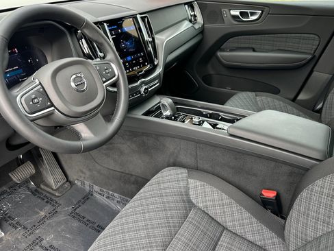 Used 2025 Volvo XC60 B5 Core w/ Protection Package Premier image 8