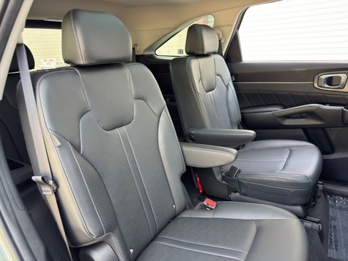 Used 2025 Kia Sorento SX AWD/4WD image 40