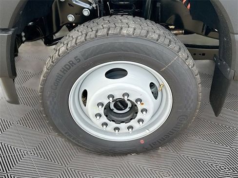 New 2025 Ford F550 4x4 Crew Cab image 17