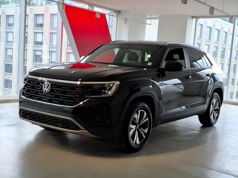 Used 2024 Volkswagen Atlas Cross Sport SE FWD image 1