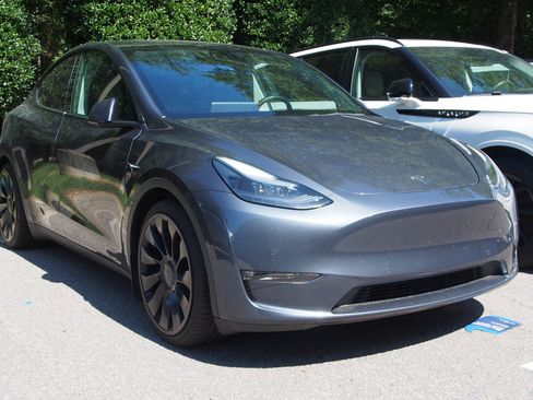 Used 2022 Tesla Model Y Performance AWD/4WD image 2