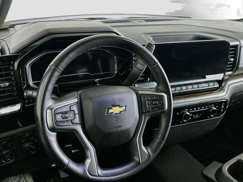 Used 2023 Chevrolet Silverado 1500 LT AWD/4WD image 18