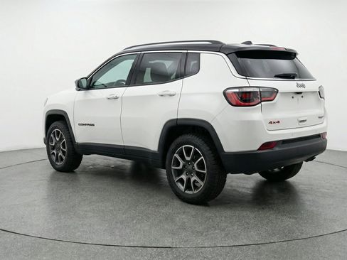 Used 2025 Jeep Compass Trailhawk AWD/4WD image 6