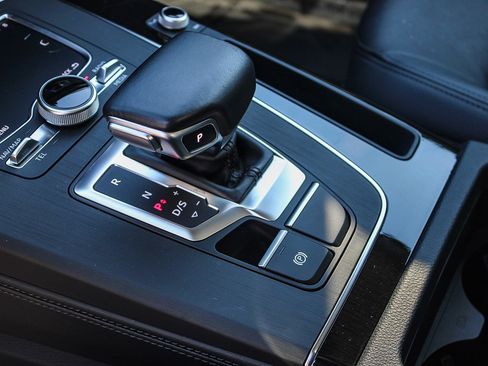 Used 2020 Audi Q5 e Premium Plus w/ Premium Plus Package image 20