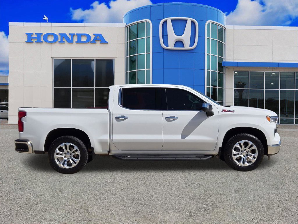 Used 2023 Chevrolet Silverado 1500 LTZ AWD/4WD image 2