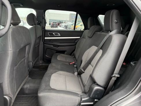Used 2017 Ford Explorer XLT image 15