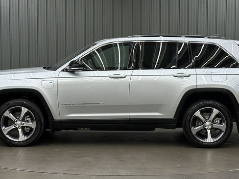 Used 2024 Jeep Grand Cherokee Limited 4xe w/ Luxury Tech Group II image 2