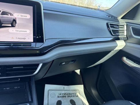 Certified 2025 Volkswagen Atlas Peak Edition SE AWD/4WD image 13