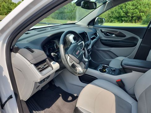 Certified 2024 GMC Terrain SLT FWD image 14
