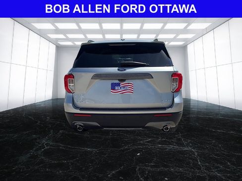 Used 2024 Ford Explorer XLT w/ Equipment Group 202A AWD/4WD image 4