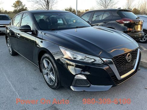 Used 2022 Nissan Altima 2.5 SV w/ SV Premium Package image 1