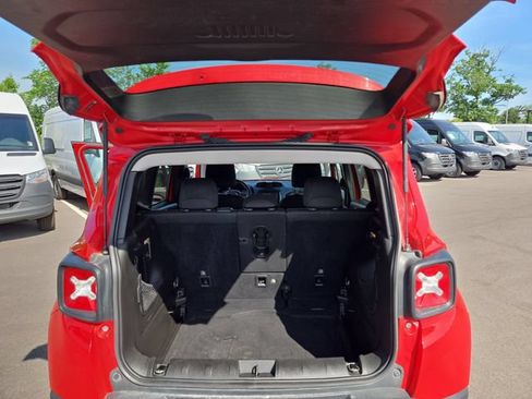 Used 2017 Jeep Renegade Latitude w/ Popular Equipment Group FWD image 30