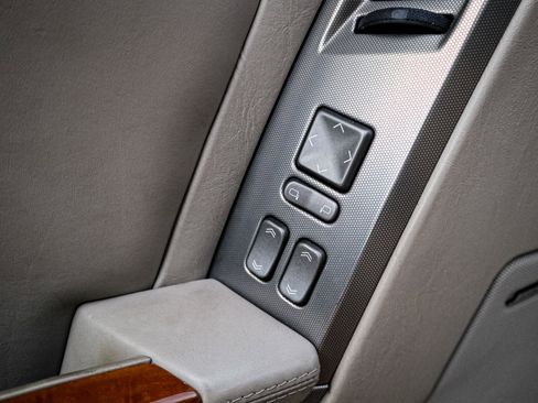 Used 2005 Cadillac XLR image 15